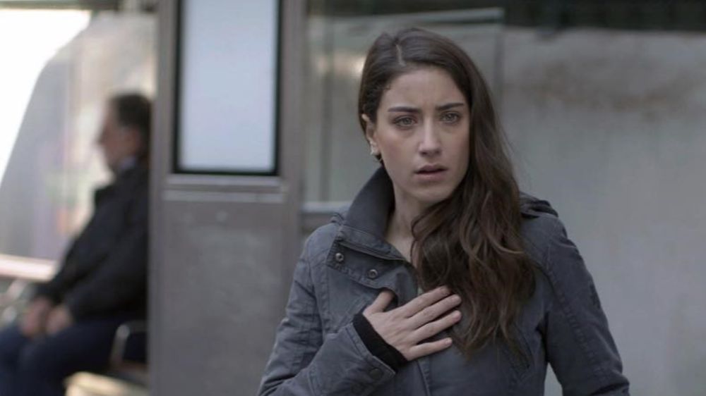 Hazal Kaya'dan üzen haber!