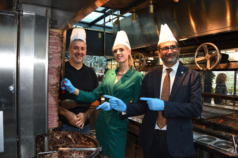 Wilma Elles'den 'Almanya'ya döner göndermesi' Almanya PR yapıyor