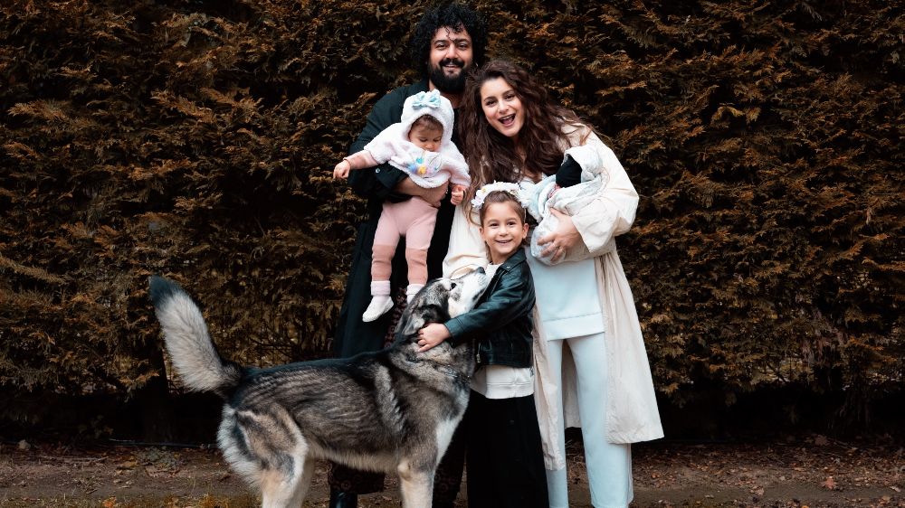 Atiye'den yılbaşında aile fotoğrafı!