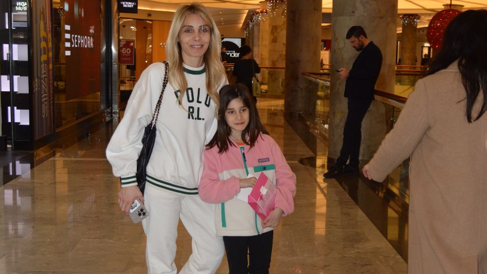 Nur Fettahoğlu'nun kızıyla alışveriş keyfi!