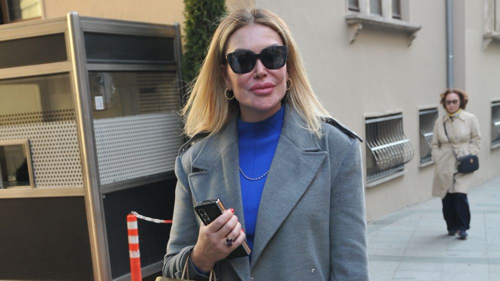 Sevilay Öztürk: Sahte arkadaşlar var, birbirlerini öpmezler bile biliyorsunuz, uzaktan öpüşülür