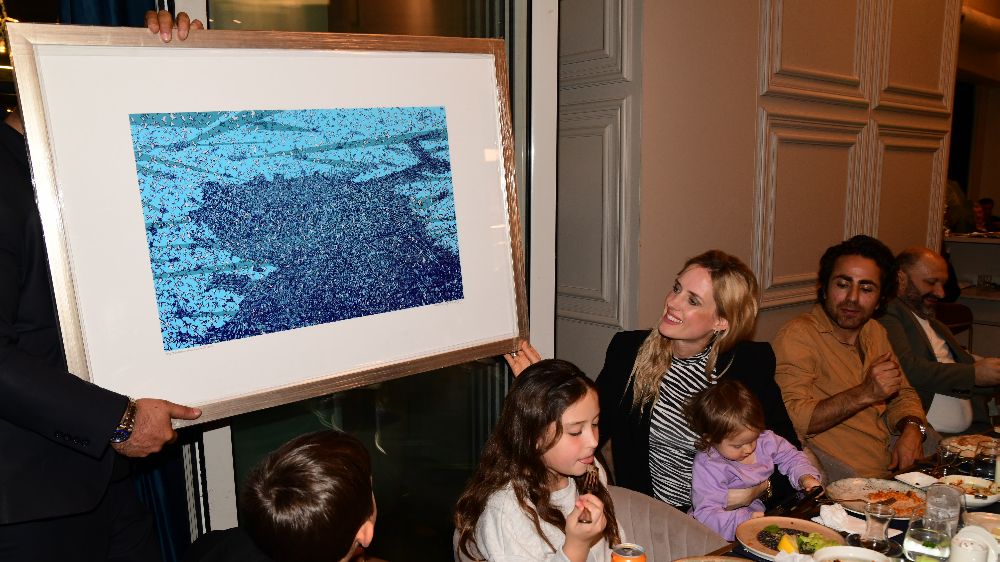 Wilma Elles müzayedede tablo satın aldı