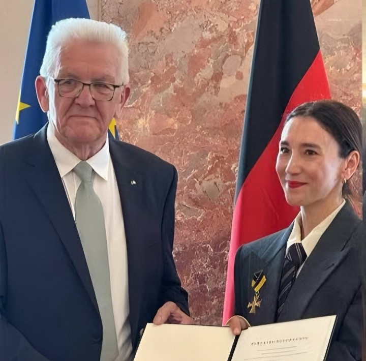 Sibel Kekilli'ye Liyakat Nişanı