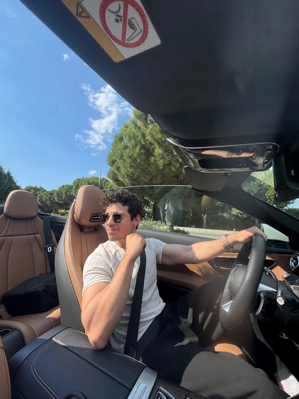 Can Kızıltuğ ile Afra Karagöz’den Alaçatı’da aşk turu