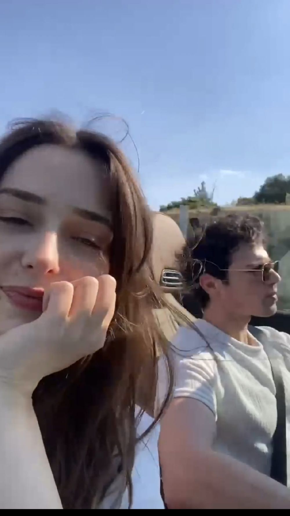 Can Kızıltuğ ile Afra Karagöz’den Alaçatı’da aşk turu