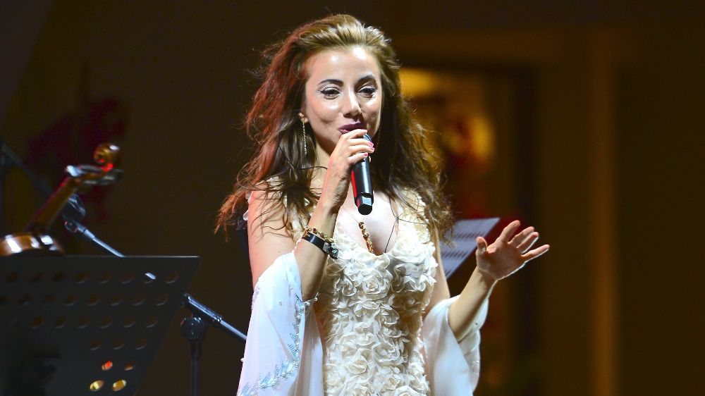 Müge Ökten yeni şarkısını ilk kez Bodrum’da seslendirdi