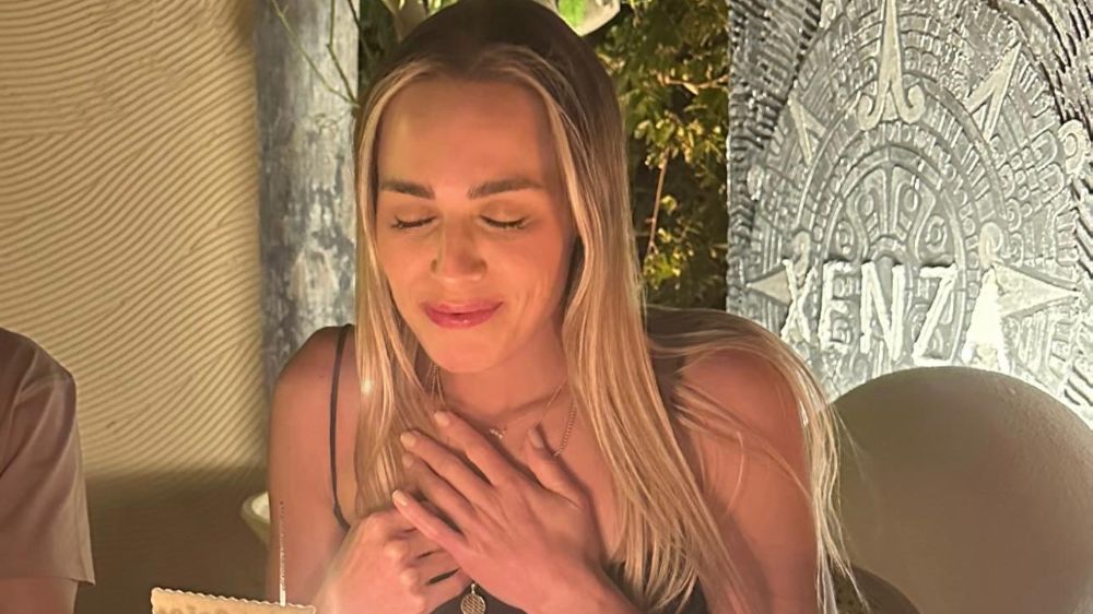 Damla Can’a doğum günü sürprizi