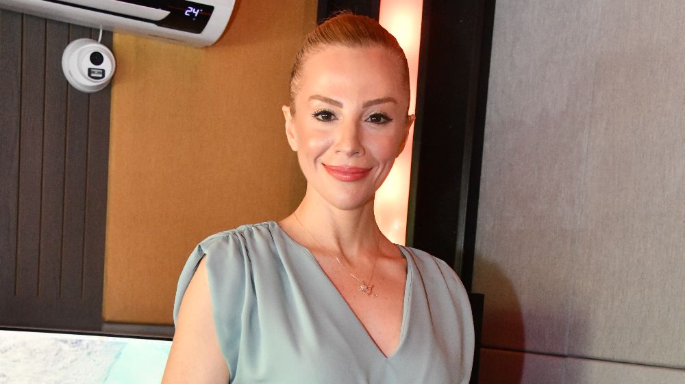 Züleyha Ortak'tan barış elçisi şarkı