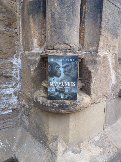 Araştırmacı yazar Mustafa Akıllı'nın Bir İstanbul Fantazisi: Maymunkeş raflarda yerini aldı