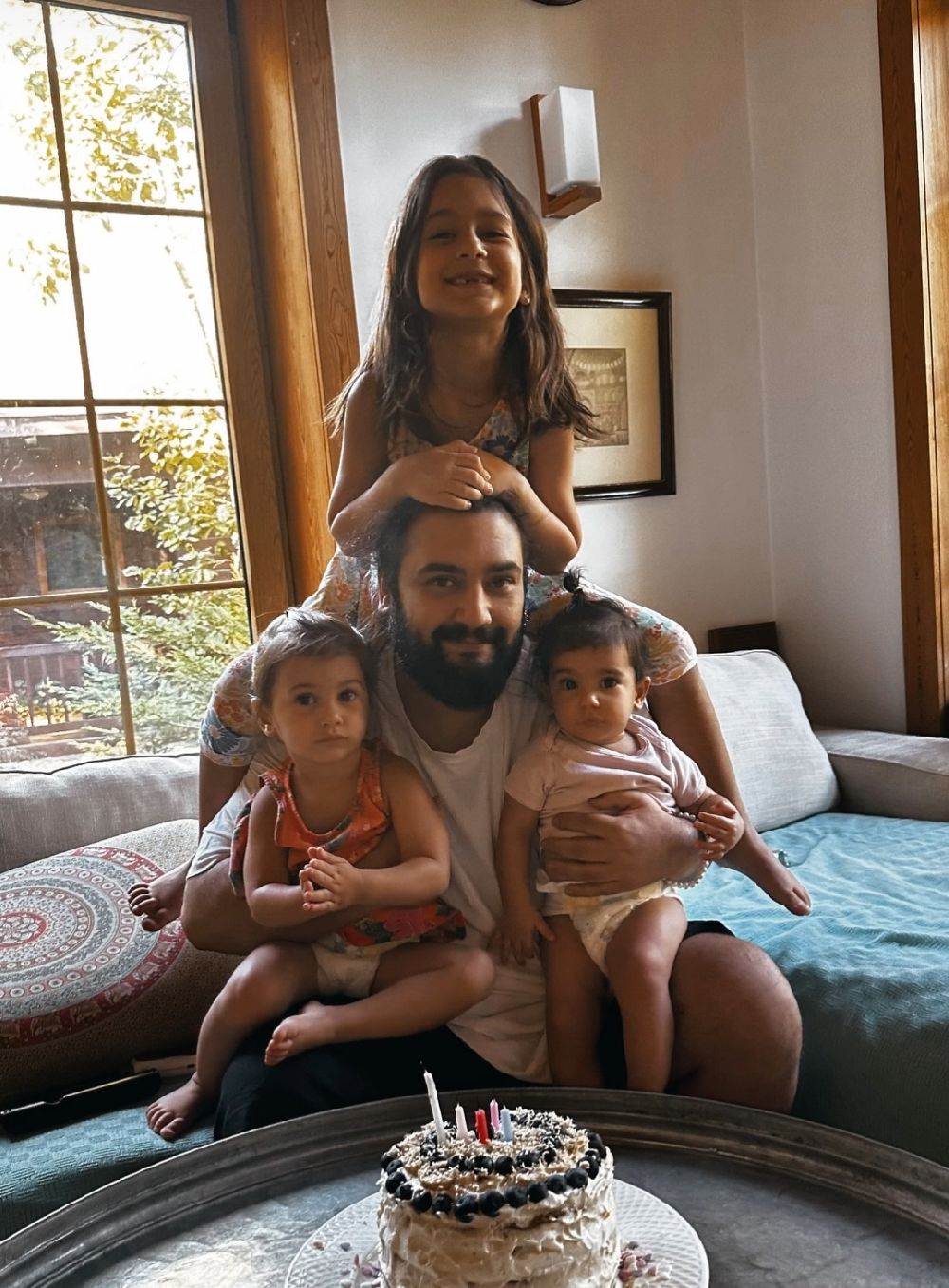 Atiye’den ailece doğum günü sürprizi