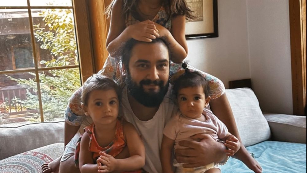 Atiye’den ailece doğum günü sürprizi