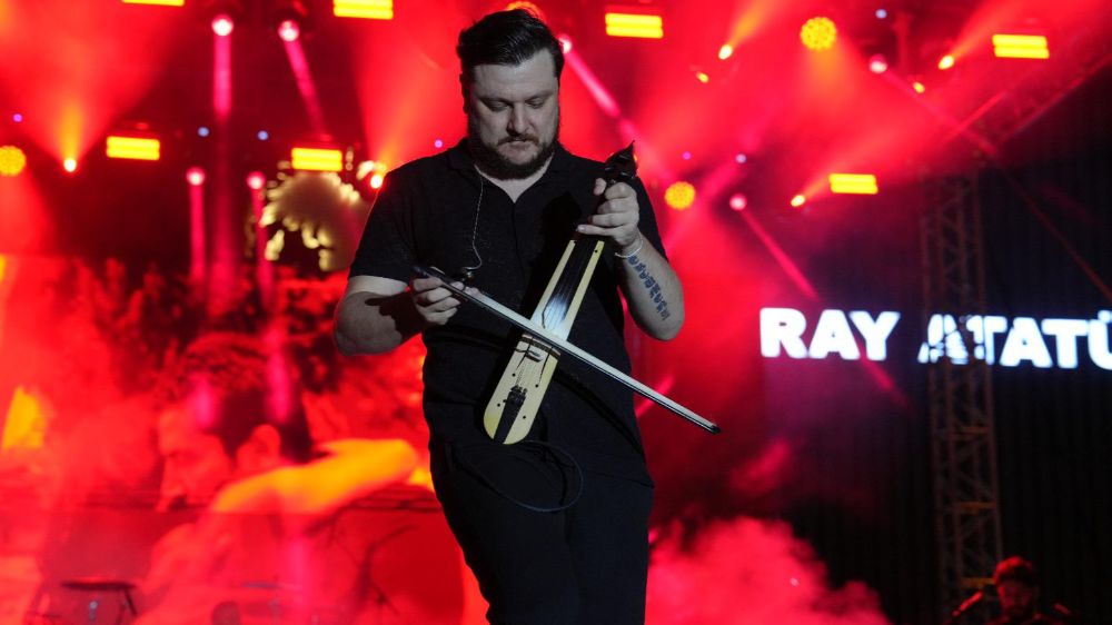 Ekin Uzunlar Tekirdağ'da sahne aldı