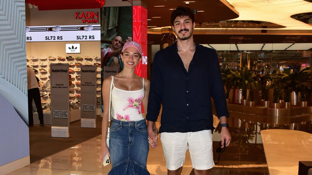 Eylül Tumbar ile Enes Koçak'ın AVM tarzı!