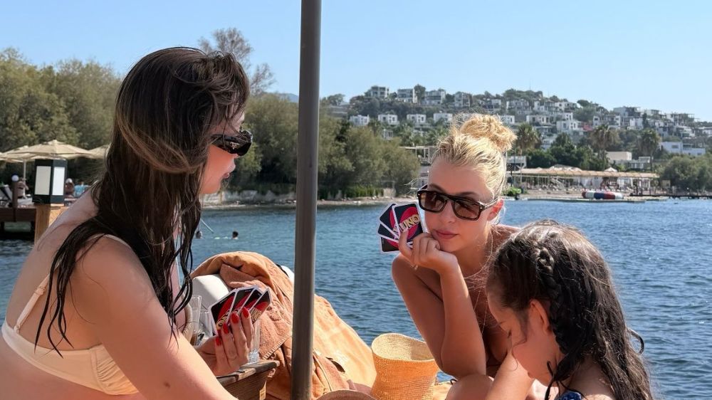 Gamze Erçel'in ailece Bodrum tatili