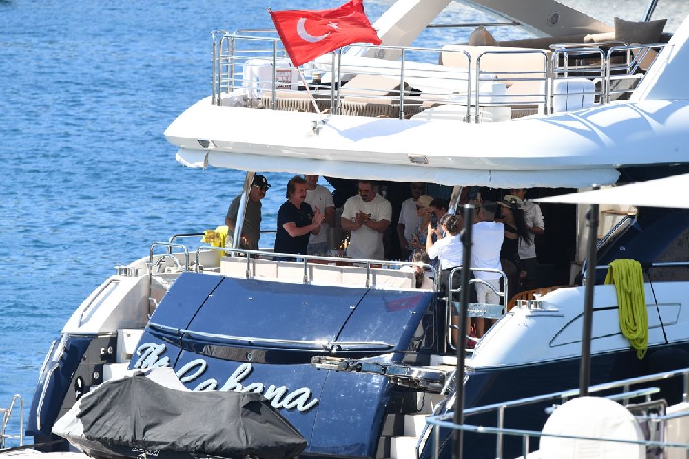 Gelenek bozulmadı! Orhan Gencebay'ın doğum günü Bodrum'da kutlandı