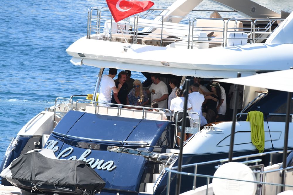 Gelenek bozulmadı! Orhan Gencebay'ın doğum günü Bodrum'da kutlandı