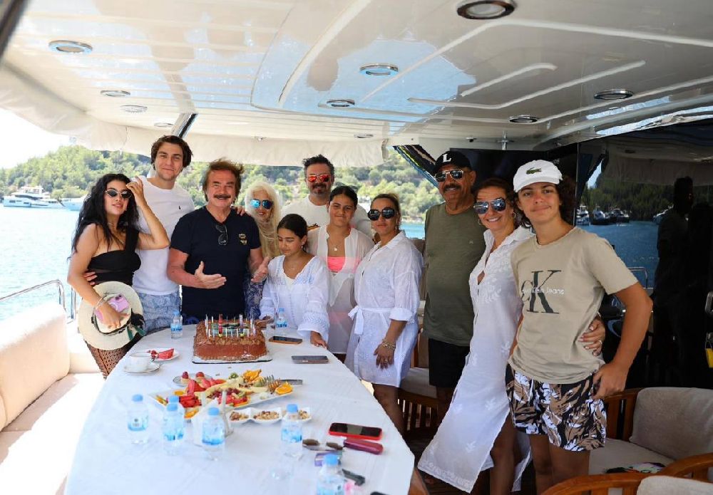 Gelenek bozulmadı! Orhan Gencebay'ın doğum günü Bodrum'da kutlandı