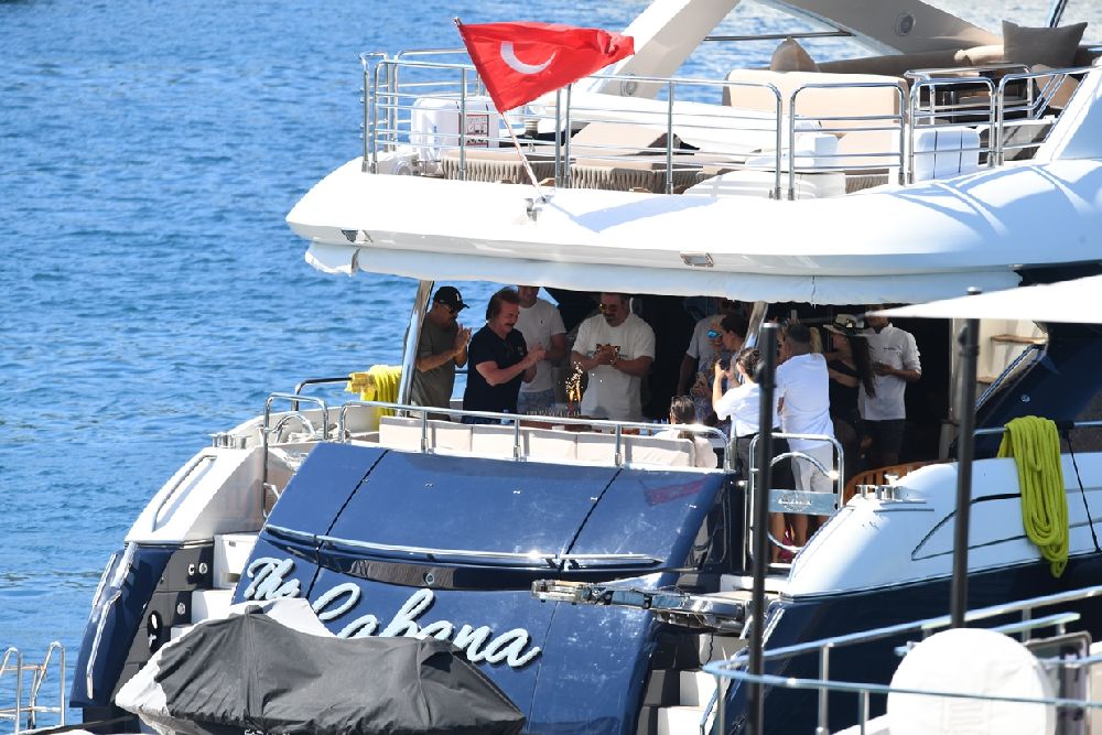 Gelenek bozulmadı! Orhan Gencebay'ın doğum günü Bodrum'da kutlandı