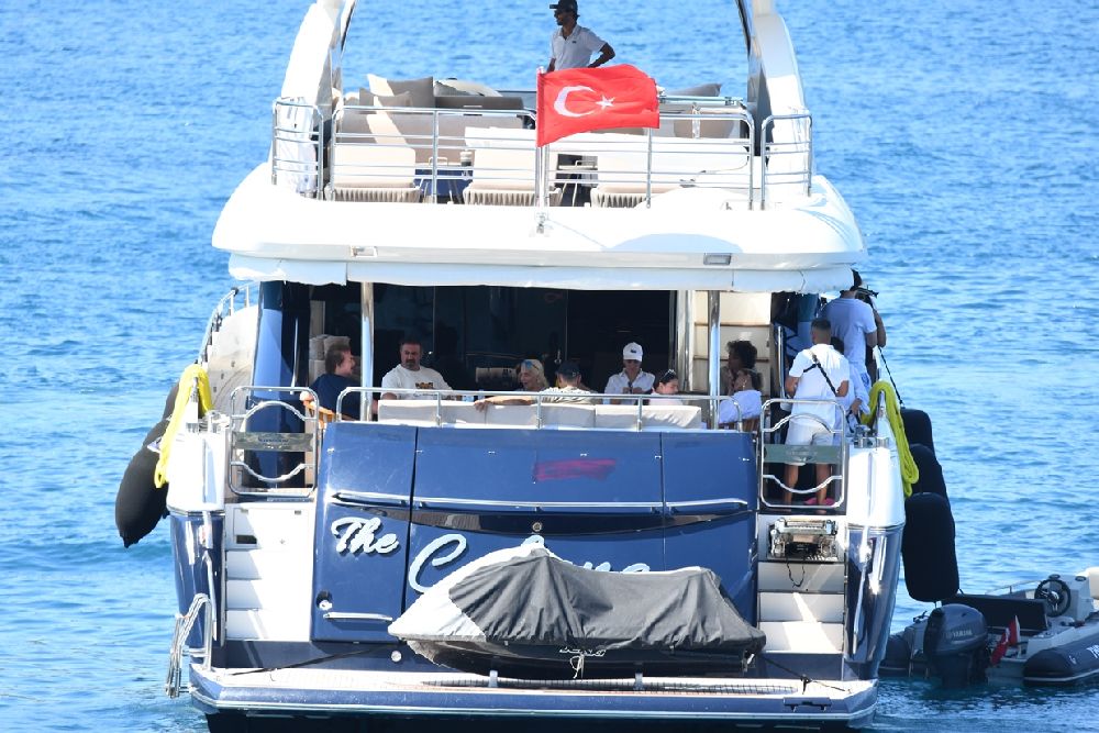 Gelenek bozulmadı! Orhan Gencebay'ın doğum günü Bodrum'da kutlandı