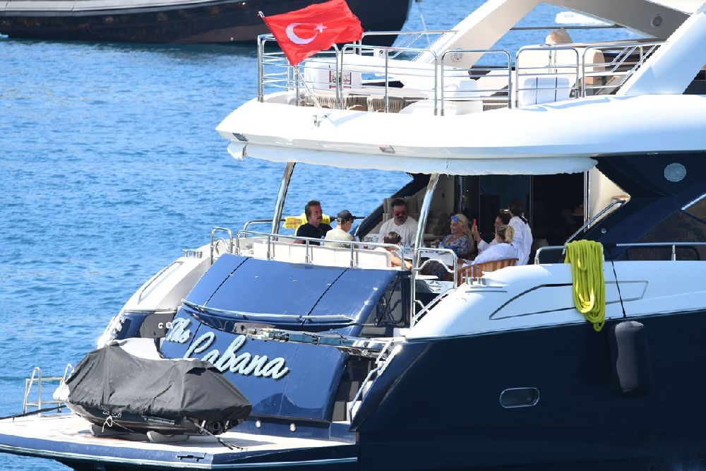 Gelenek bozulmadı! Orhan Gencebay'ın doğum günü Bodrum'da kutlandı