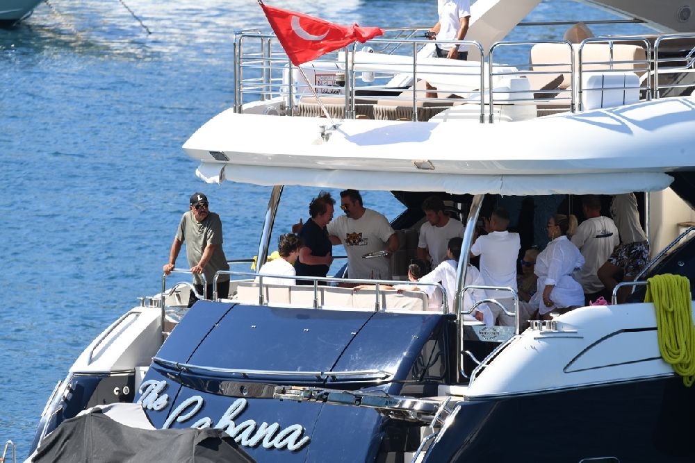 Gelenek bozulmadı! Orhan Gencebay'ın doğum günü Bodrum'da kutlandı