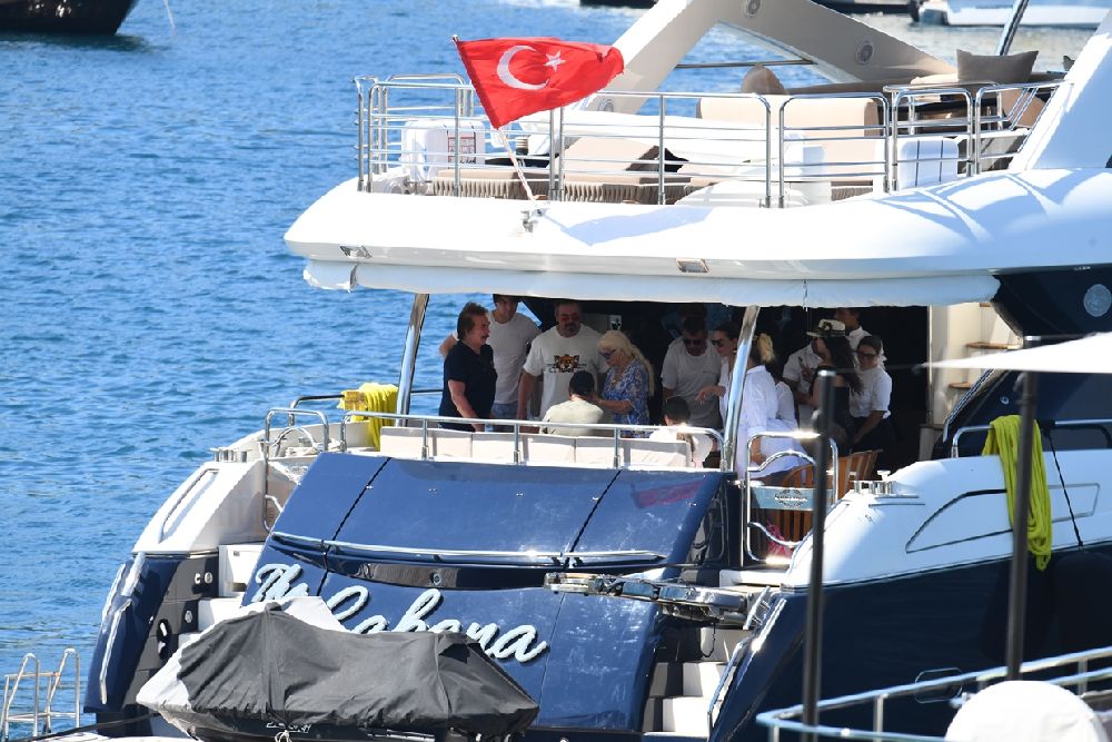 Gelenek bozulmadı! Orhan Gencebay'ın doğum günü Bodrum'da kutlandı