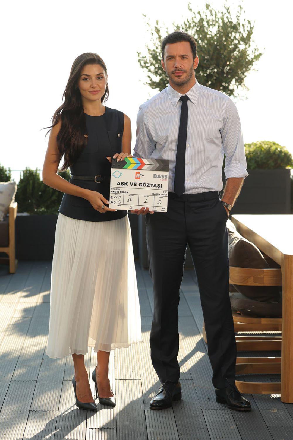 Hande Erçel ile Barış Arduç'un Aşk ve Gözyaşı dizisi sete çıktı!