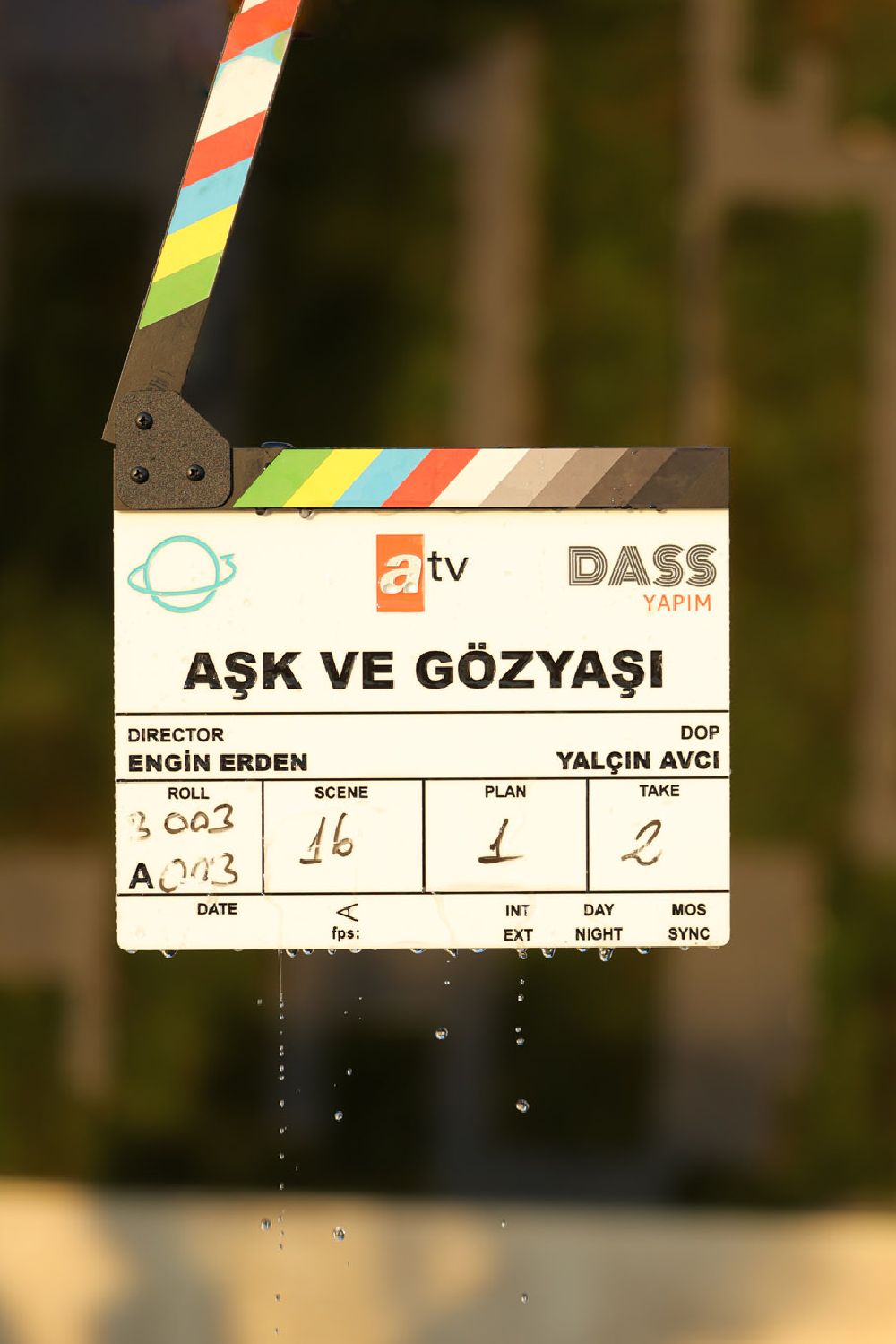 Hande Erçel ile Barış Arduç'un Aşk ve Gözyaşı dizisi sete çıktı!