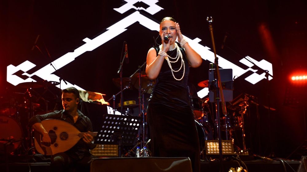 Irmak Arıcı, binlerce hayranıyla buluştu