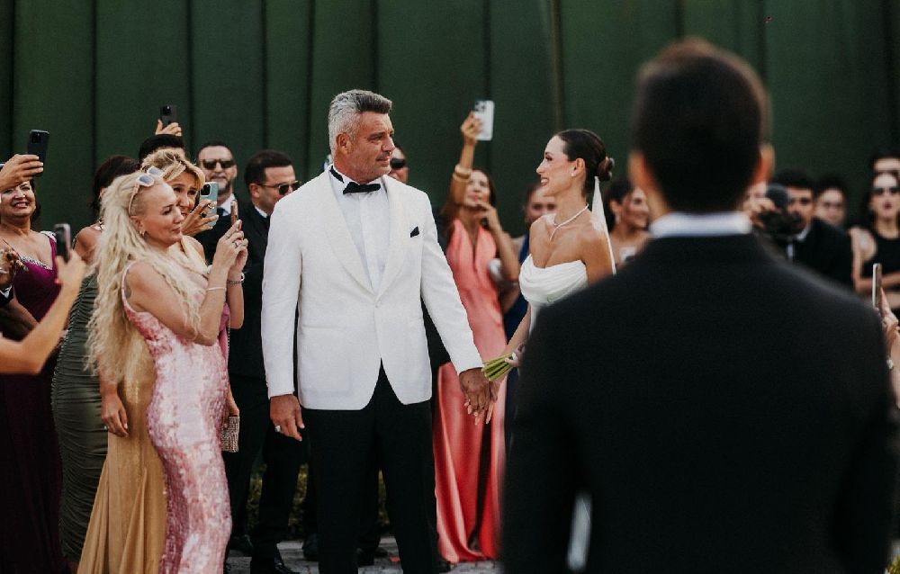 Sadettin Saran’ın kızı Lal Saran, Tolga İrdem ile Assos’ta evlendi