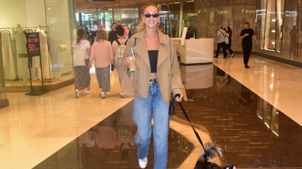 Ayça Çağla Altunkaya sevimli dostu ile AVM turunda