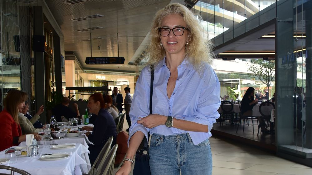 Burcu Esmersoy'un AVM tarzı!