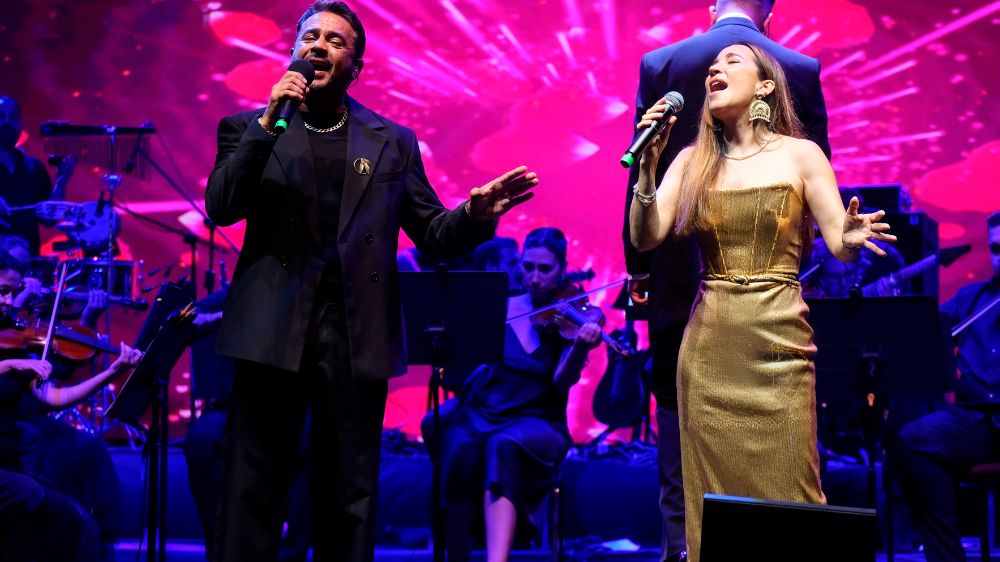 Emre Altuğ ile İpek Açar'dan unutulmaz konser