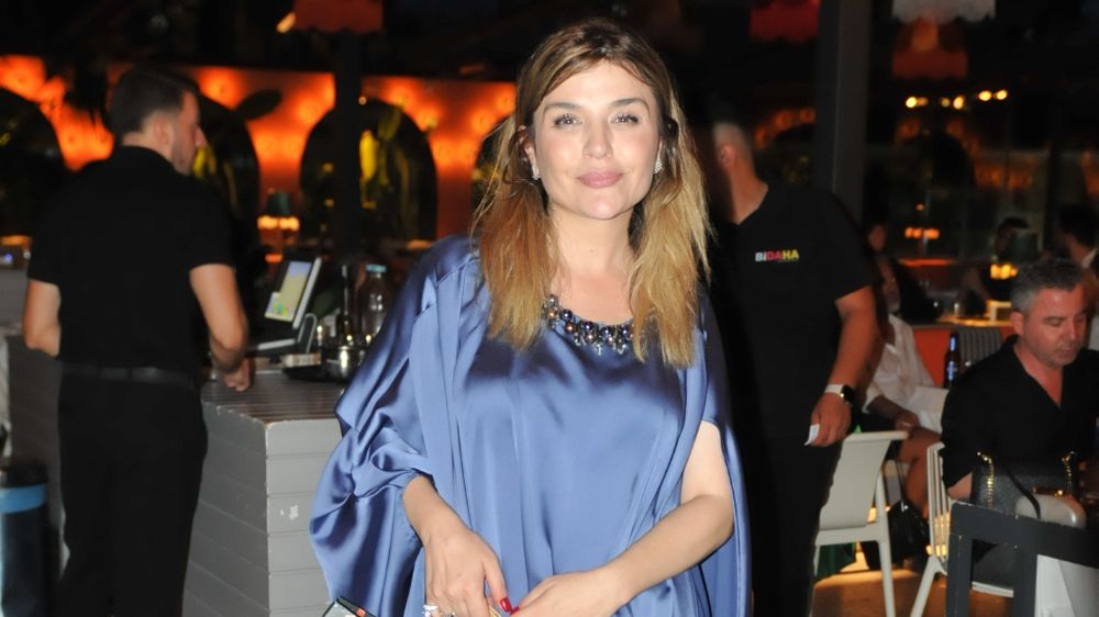 Gonca Vuslateri yeni yaşını sarı saçlarıyla kutladı