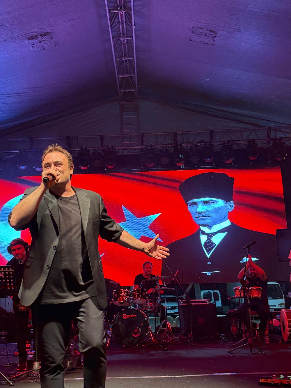 Kutsi ile Tekirdağ’da Zafer Bayramı şöleni!