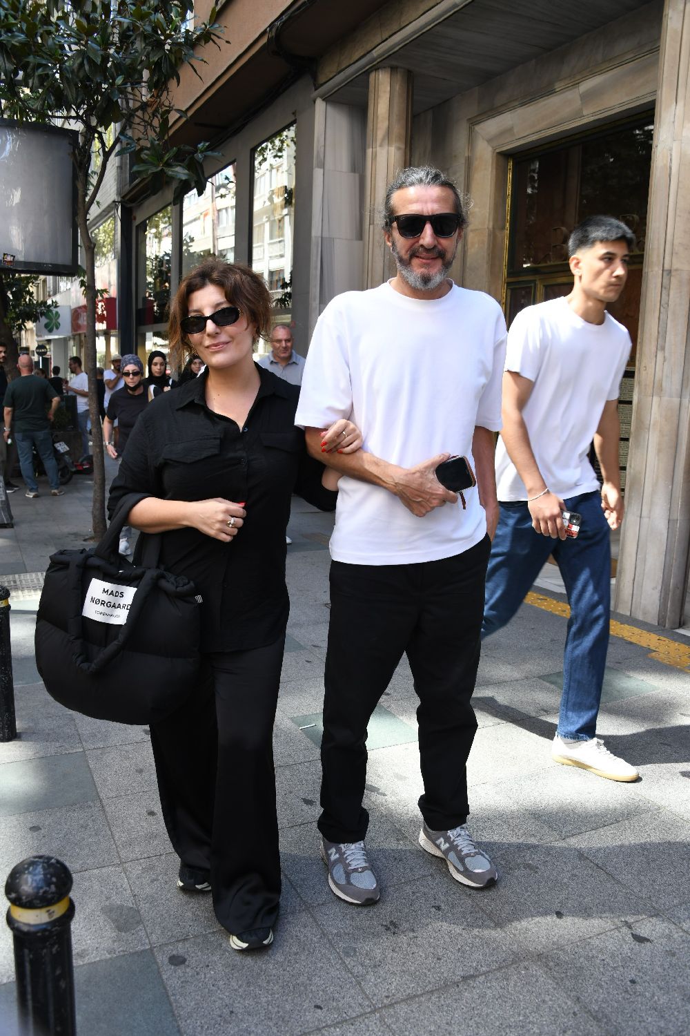 Şebnem Bozoklu ve eşi Kanat Atkaya doktor kontrolüne giderken görüntülendi