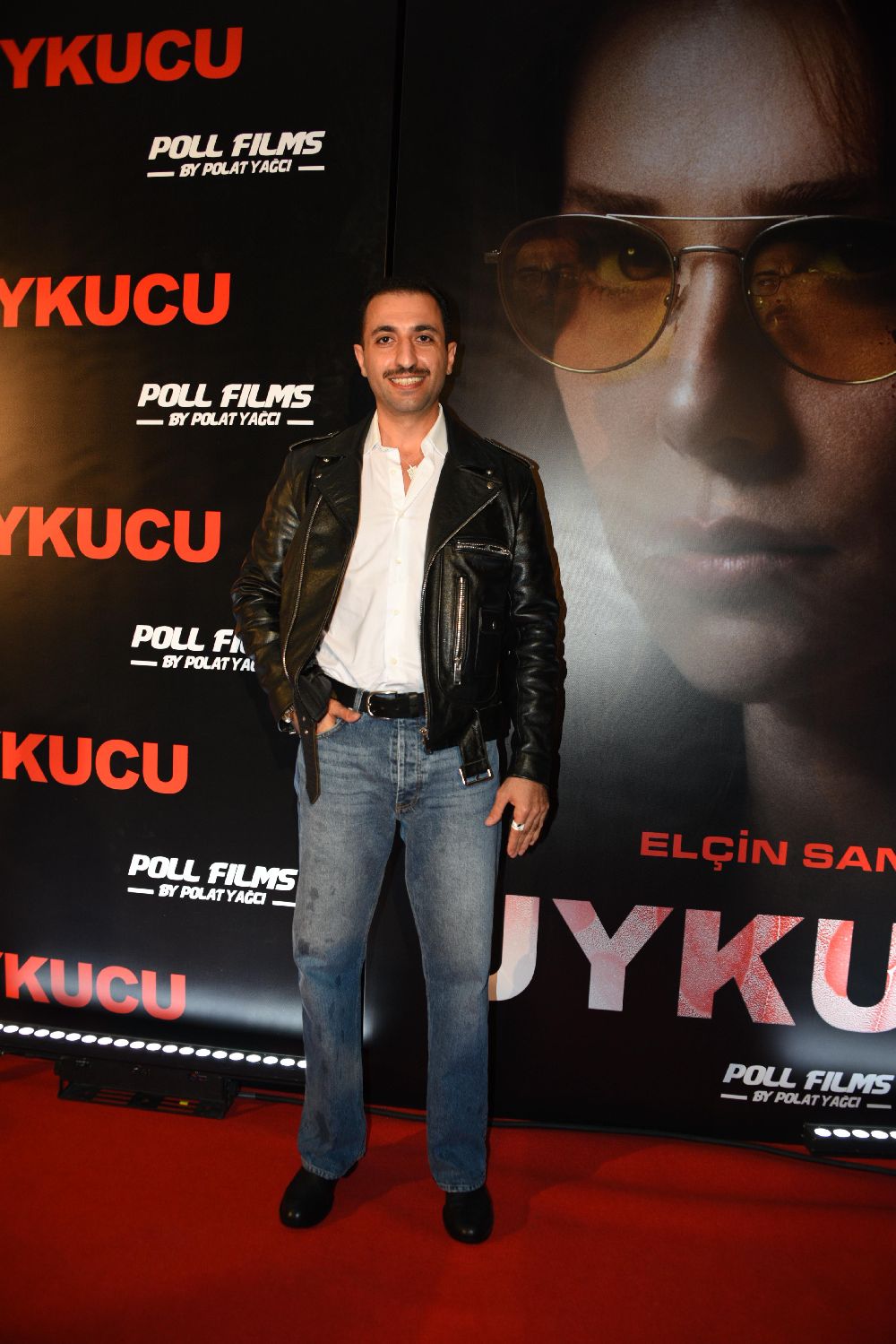 Barış Falay’a galada aile desteği! Falay’ı eşi Esra Ronabar ve oğlu Mavi Rüzgar yalnız bırakmadı