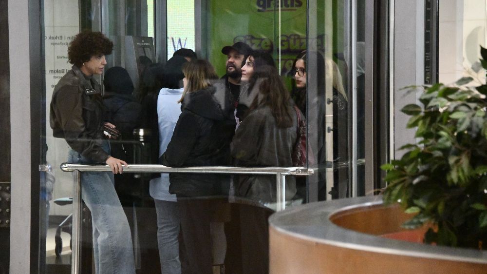  Burcu Gönder Yunan sevgilisi Dimitrios Ordoulidis Nişantaşı'nda ortaya çıktı