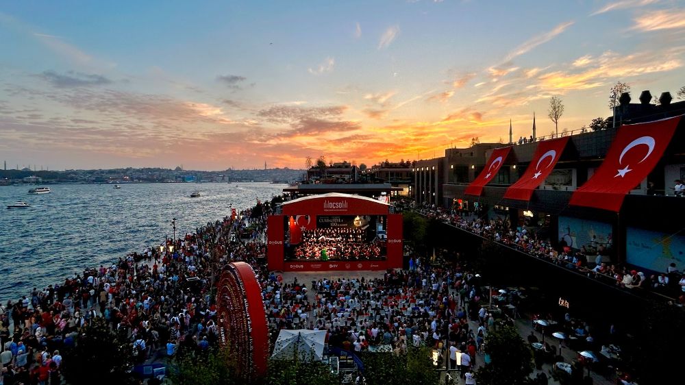 Cumhuriyet'in 102'nci yılı anlamlı etkinliklerle kutlanıyor