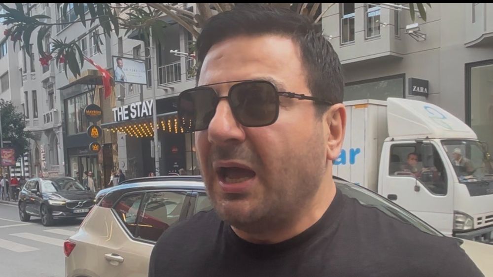 Davut Güloğlu'ndan meslektaşlarının sahne kıyafetlerine tepki!