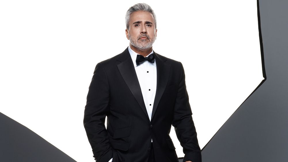 Emrah sahnelere dönüyor