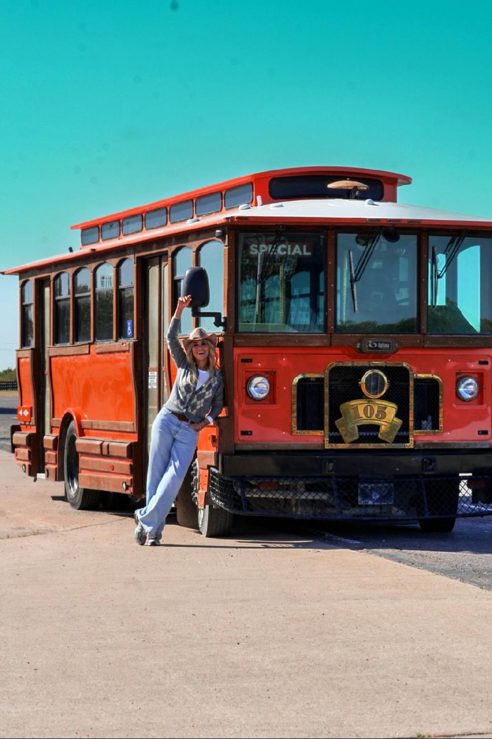 Gülben Ergen Dallas konseri öncesinde 'Dallas' dizisinin setini ziyaret etti