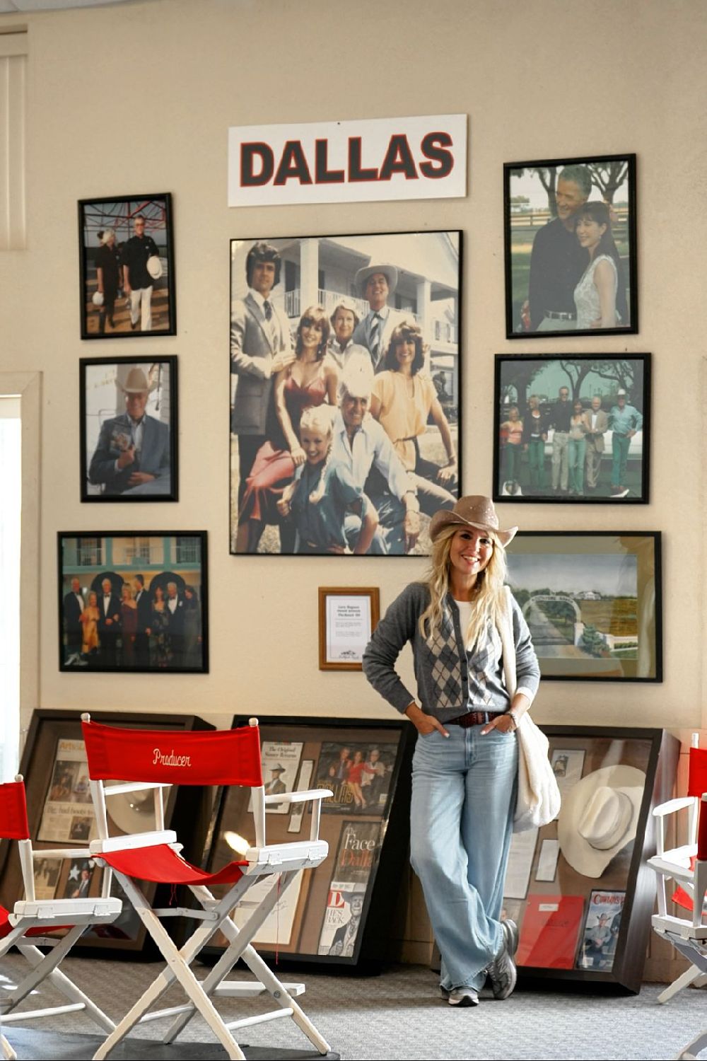 Gülben Ergen Dallas konseri öncesinde 'Dallas' dizisinin setini ziyaret etti