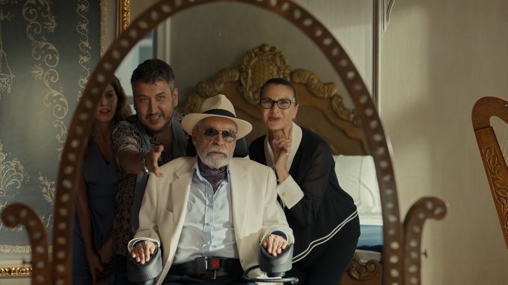 Haluk Bilginer ve Feyyaz Yiğit’i buluşturan Yan Yana filminden eğlenceli fragman!