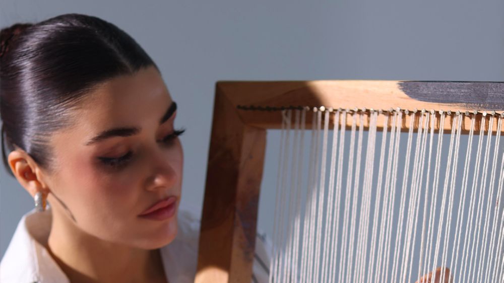 Hande Erçel halı dokudu