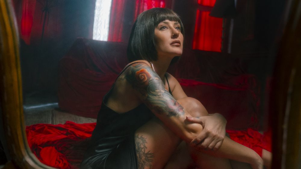 Melek Mosso'dan yeni imaj yeni şarkı