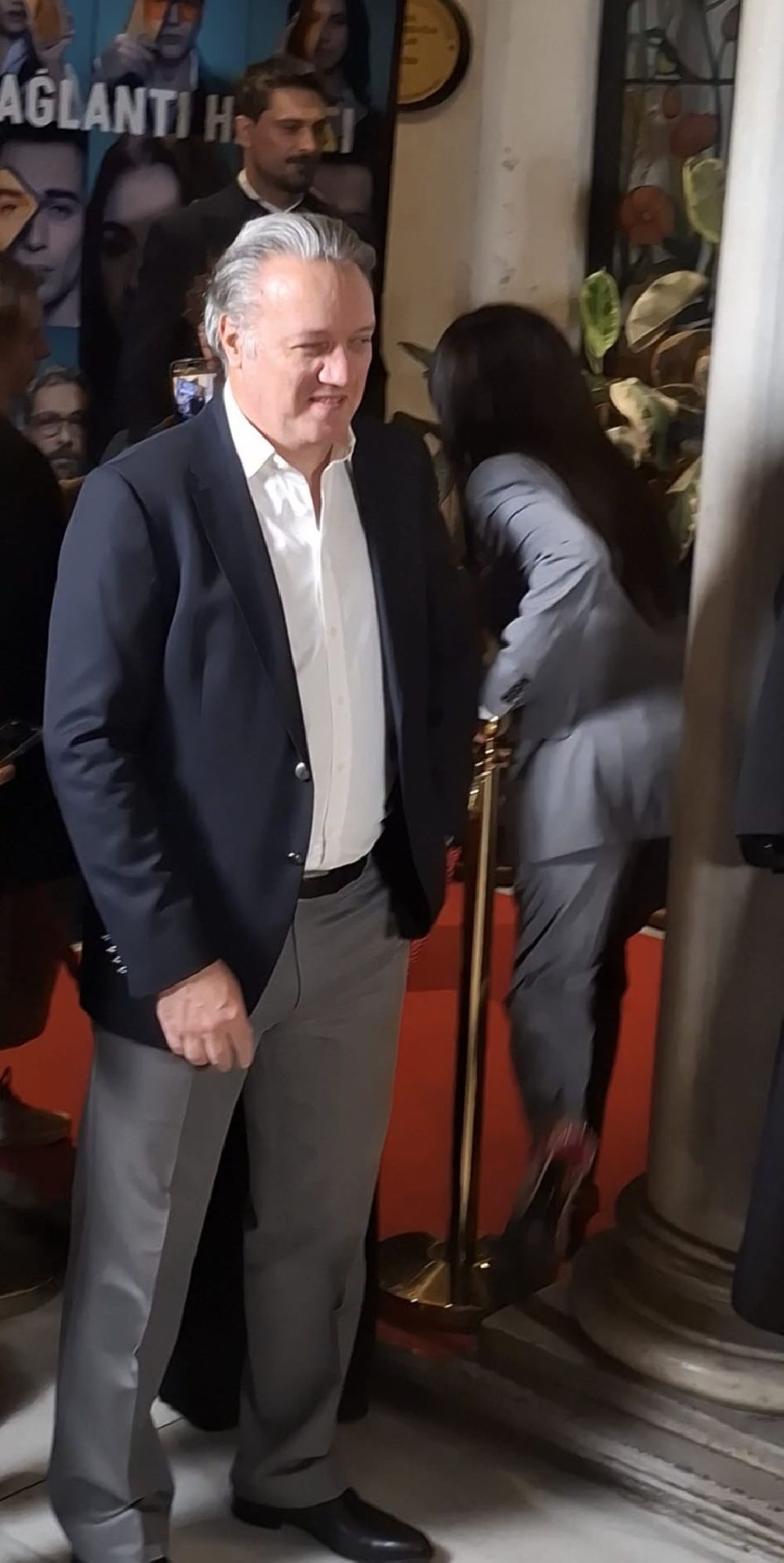 Murat Serezli’den “Oyunculuk kutsal mı?” tartışmasına farklı bakış