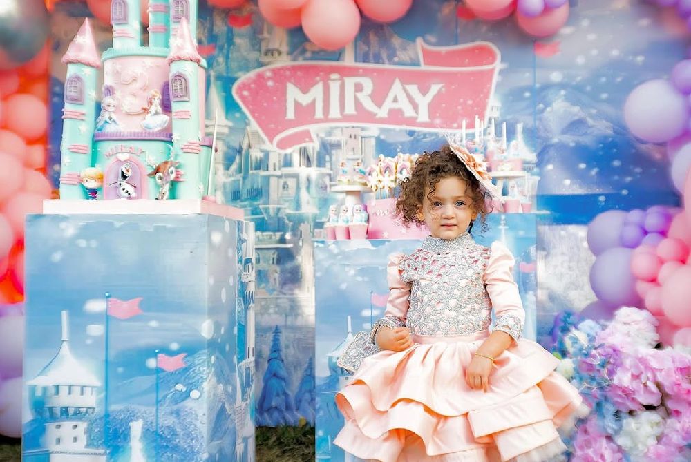 Murat Yıldırım ile Iman Elbani kızları Miray'ın doğum gününü kutladı