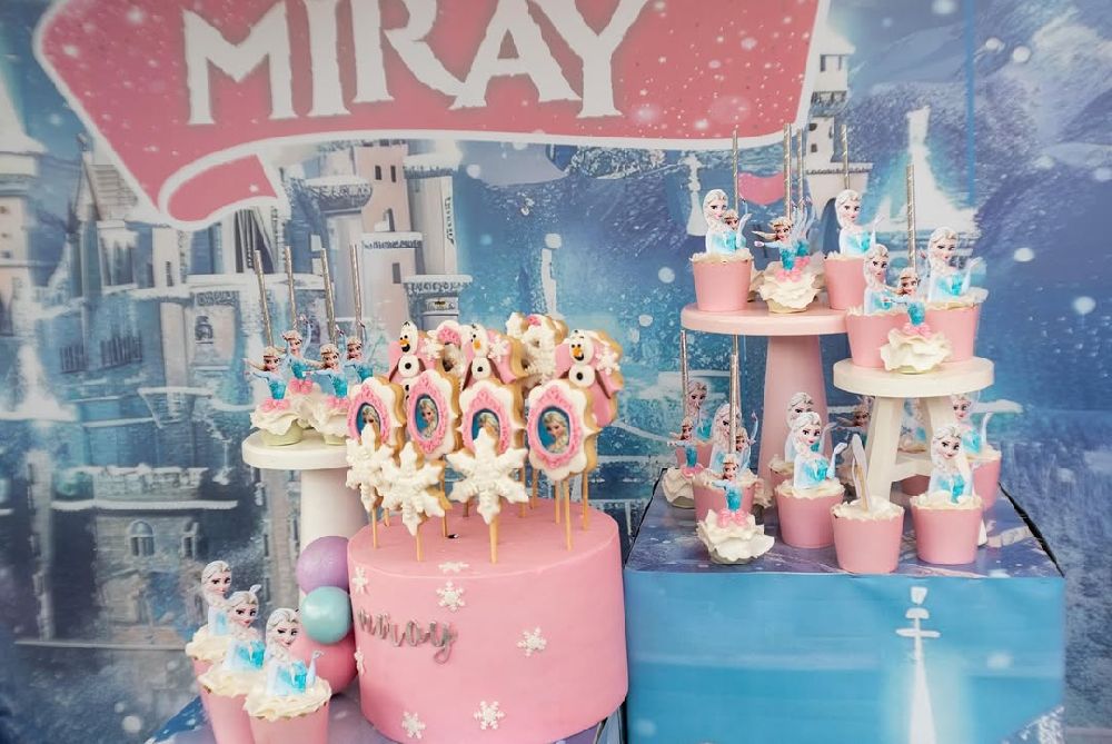 Murat Yıldırım ile Iman Elbani kızları Miray'ın doğum gününü kutladı