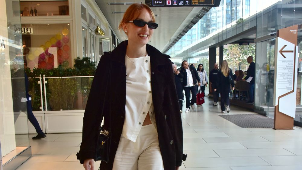 Nilperi Şahinkaya'nın AVM tarzı